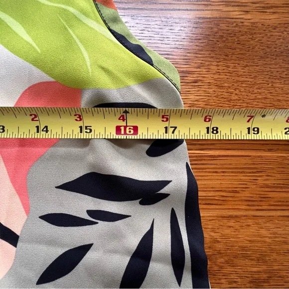 ⭐️ Loft Palm Split Neck Mixed Media Shell Sleeveless Tank SMALL - Picture 10 of 11